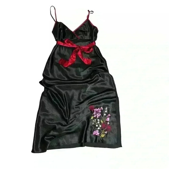 Vintage Valerie Steven’s Dress Or Night Gown Large Embroidered Flowers elegant - Picture 1 of 9